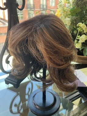 Raquel Welch Brown Highlighted Wig